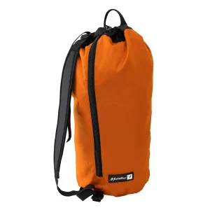 Bolsa Cuerda Metolius Dirt Bag: resistente y funcional, ideal para transportar y proteger tu cuerda de escalada. Su diseño compacto y duradero mantiene tu cuerda libre de suciedad y daños, mientras que su capacidad amplia facilita el almacenamiento y transporte durante tus actividades al aire libre.