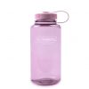 Botella Nalgene Sustain Monocromo 1L: hecha con material reciclado, esta botella combina durabilidad y sostenibilidad. Con un diseño elegante y capacidad de 1 litro, es perfecta para mantenerte hidratado en tus actividades al aire libre, ofreciendo resistencia y facilidad de uso en todo momento.