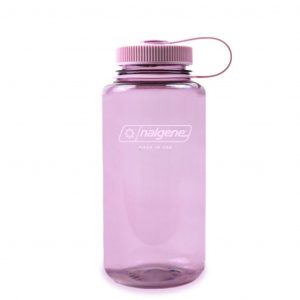 Botella Nalgene Sustain Monocromo 1L: hecha con material reciclado, esta botella combina durabilidad y sostenibilidad. Con un diseño elegante y capacidad de 1 litro, es perfecta para mantenerte hidratado en tus actividades al aire libre, ofreciendo resistencia y facilidad de uso en todo momento.