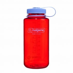 Botella Nalgene Sustain Block 1L: fabricada con material reciclado, esta botella combina resistencia y sostenibilidad. Con su diseño moderno y capacidad de 1 litro, es ideal para mantenerte hidratado durante tus aventuras al aire libre, proporcionando durabilidad y comodidad en todo momento.