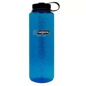 Botella Nalgene Sustain 1,5L: amplia capacidad, resistente y ecológica, fabricada con material reciclado. Perfecta para mantenerte hidratado durante largas jornadas al aire libre, su diseño robusto y ligero la convierte en una opción ideal para todo tipo de actividades.
