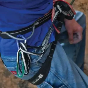 Cabo de Anclaje Metolius PAS 22: diseñado para ofrecer seguridad y facilidad en el aseguramiento, este cabo de anclaje de 22 cm es ideal para escaladores que buscan un sistema fiable y compacto. Hecho de material resistente y duradero, ofrece un excelente rendimiento en cualquier situación de escalada.