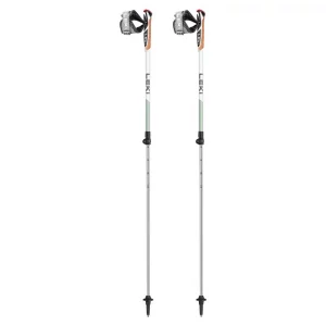 Bastones Leki Spin Shark SL: bastones de marcha nórdica de dos tramos, fabricados en aluminio HTS 5.5 para una óptima combinación de ligereza y resistencia. Equipados con empuñadura Shark 2.0 de corcho bi-componente y correa ajustable de malla transpirable, ofrecen una conexión eficiente y cómoda. El sistema de ajuste Speed Lock Plus permite una regulación rápida y segura de la longitud, adaptándose a diferentes usuarios y terrenos.