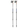 Bastones Leki Traveller Carbon: bastones telescópicos de tres tramos para marcha nórdica, fabricados en carbono PRC 1000 para una excelente combinación de ligereza y rigidez. Equipados con empuñadura Nordic Shark y correa Shark Frame Strap Mesh, ofrecen una conexión precisa y eficiente entre la mano y el bastón. El sistema de ajuste Speed Lock 2 Plus permite una regulación rápida y segura de la longitud, adaptándose a diferentes usuarios y terrenos. Incluyen punta de carburo para superficies naturales y taco de goma Powergrip Pad para uso urbano, brindando versatilidad en diversas condiciones.