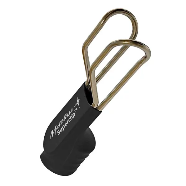 Clip de Chapaje Metolius Superclip: herramienta ligera y duradera, ideal para colocar chapas y recuperar mosquetones o cintas exprés. Compatible con mosquetones no bloqueantes, se enrosca fácilmente en palos estándar, como los de escobas, permitiendo un acceso sencillo a chapas altas sin escalar. Perfecto para rutas deportivas y situaciones de rescate.