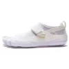 Zapatillas FiveFingers KSO Vintage W: edición limitada para mujer que combina el diseño clásico de FiveFingers con un toque moderno. Su parte superior de malla transpirable y poliamida elástica resistente a la abrasión se adapta al pie y proporciona un ajuste cómodo que expulsa las piedras y otros elementos del terreno, o como nosotros lo llamamos, Keeps Stuff Out (KSO) Vibram . Ideales para actividades al aire libre y uso diario.​