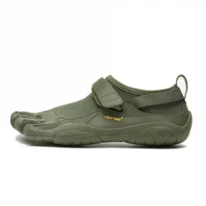 Zapatillas FiveFingers KSO Vintage W: edición limitada para mujer que combina el diseño clásico de FiveFingers con un toque moderno. Su parte superior de malla transpirable y poliamida elástica resistente a la abrasión se adapta al pie y proporciona un ajuste cómodo que expulsa las piedras y otros elementos del terreno, o como nosotros lo llamamos, Keeps Stuff Out (KSO) Vibram . Ideales para actividades al aire libre y uso diario.​